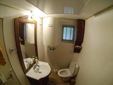 Фото номера Дом с 4 спальнями Дома для отпуска Casa Zmeura г. Вэлени-де-Мунте 40